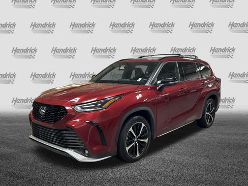 Used 2022 Toyota Highlander XSE FWD image 6