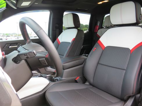 Used 2023 GMC Canyon AT4X image 18