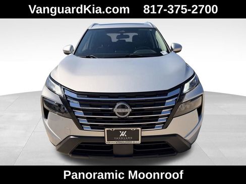 Used 2024 Nissan Rogue SV w/ SV Premium Package image 7