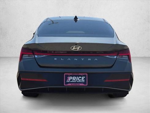 Used 2025 Hyundai Elantra SEL FWD image 7