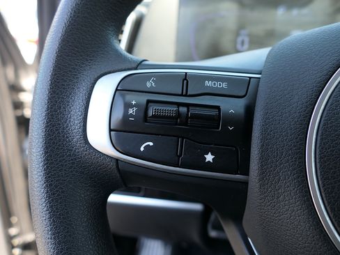 Used 2025 Kia Sportage LX FWD image 13