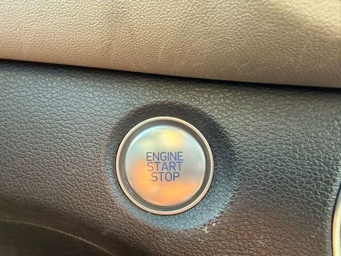 Used 2019 Hyundai Santa Fe Limited image 21