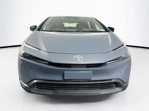 Used 2024 Toyota Prius LE FWD image 2