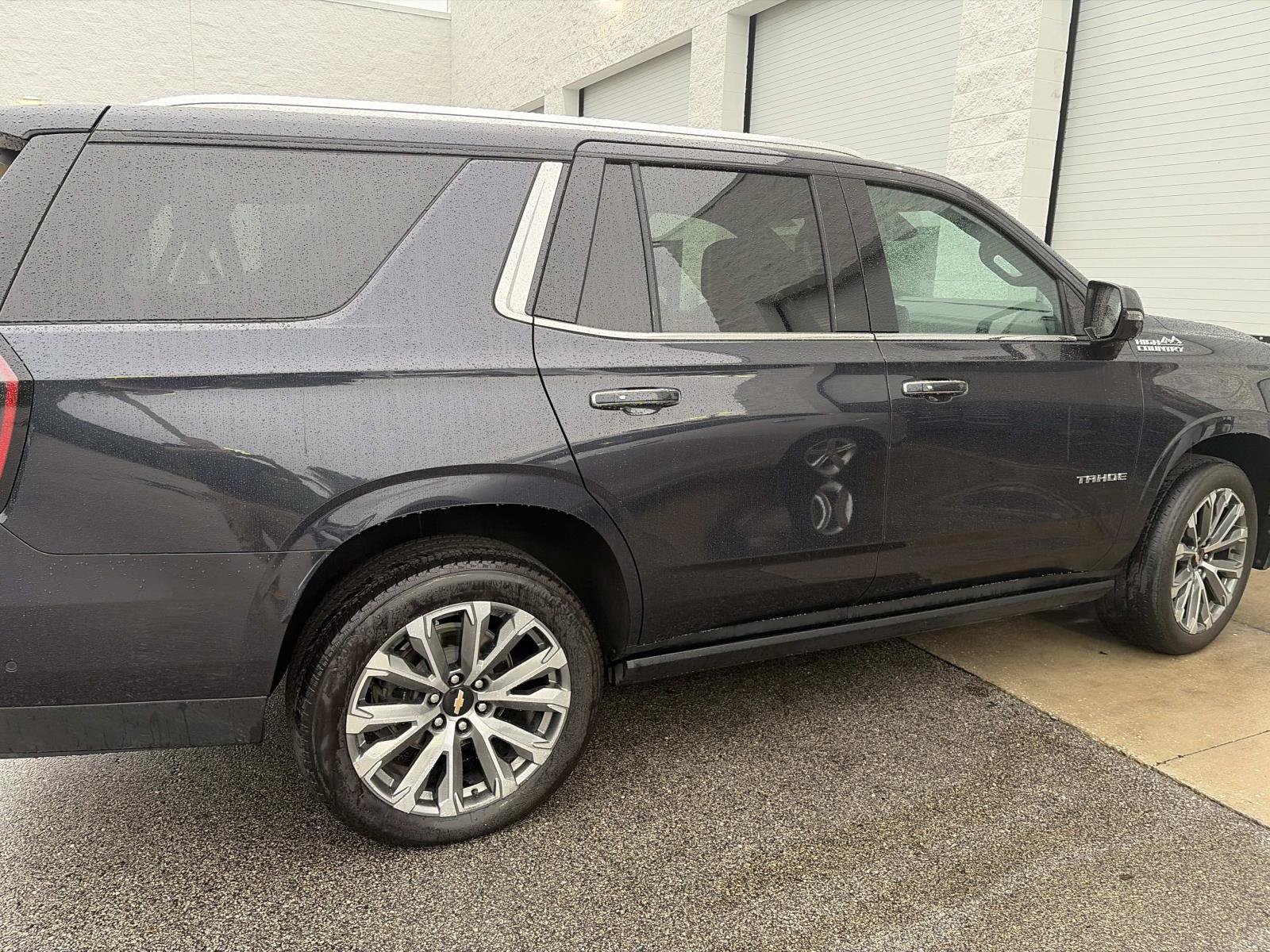 Used 2025 Chevrolet Tahoe High Country AWD/4WD image 4