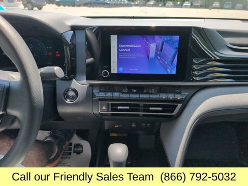 Used 2025 Toyota Camry LE AWD/4WD image 17