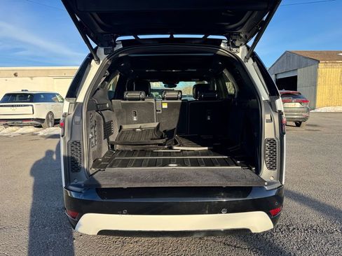 New 2024 Land Rover Discovery Dynamic SE image 6