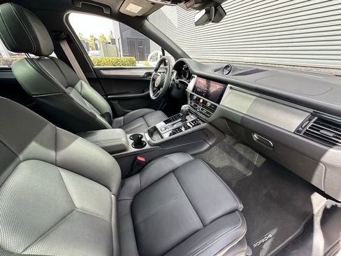 Used 2025 Porsche Macan Turbo image 39