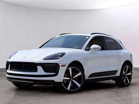 Used 2024 Porsche Macan w/ Premium Plus Package AWD/4WD image 1