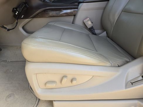 Used 2018 Chevrolet Suburban LT RWD image 18