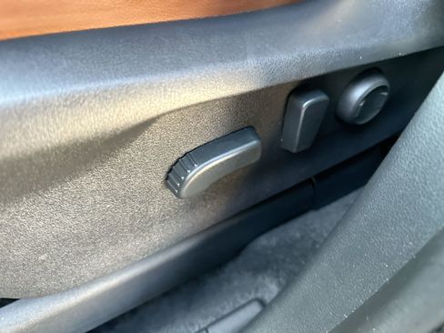 Used 2020 Subaru Ascent Touring w/ Popular Package #3 image 12