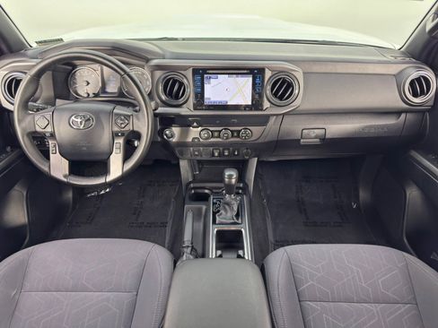 Used 2019 Toyota Tacoma TRD Sport image 11