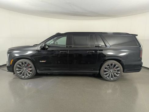 Used 2025 Cadillac Escalade ESV V AWD/4WD image 5