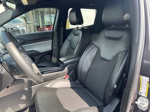 Used 2024 Jeep Compass Latitude AWD/4WD image 12