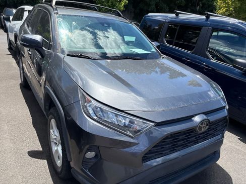 Used 2019 Toyota RAV4 XLE w/ Convenience Package FWD image 9