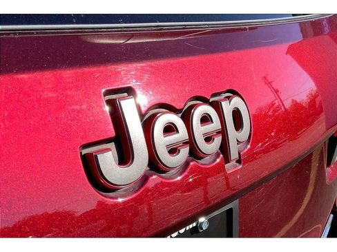 Used 2017 Jeep Grand Cherokee Trailhawk w/ Trailhawk Luxury Group AWD/4WD image 33