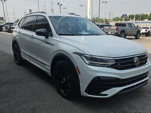 Used 2024 Volkswagen Tiguan SE R-Line FWD image 6