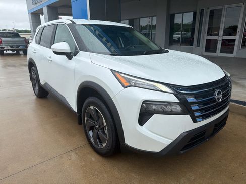 Used 2025 Nissan Rogue SV FWD image 8