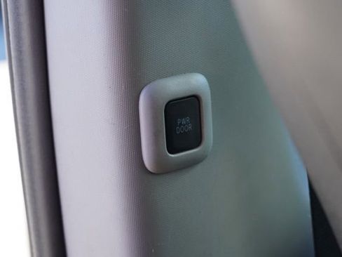 Used 2020 Toyota Sienna SE image 40