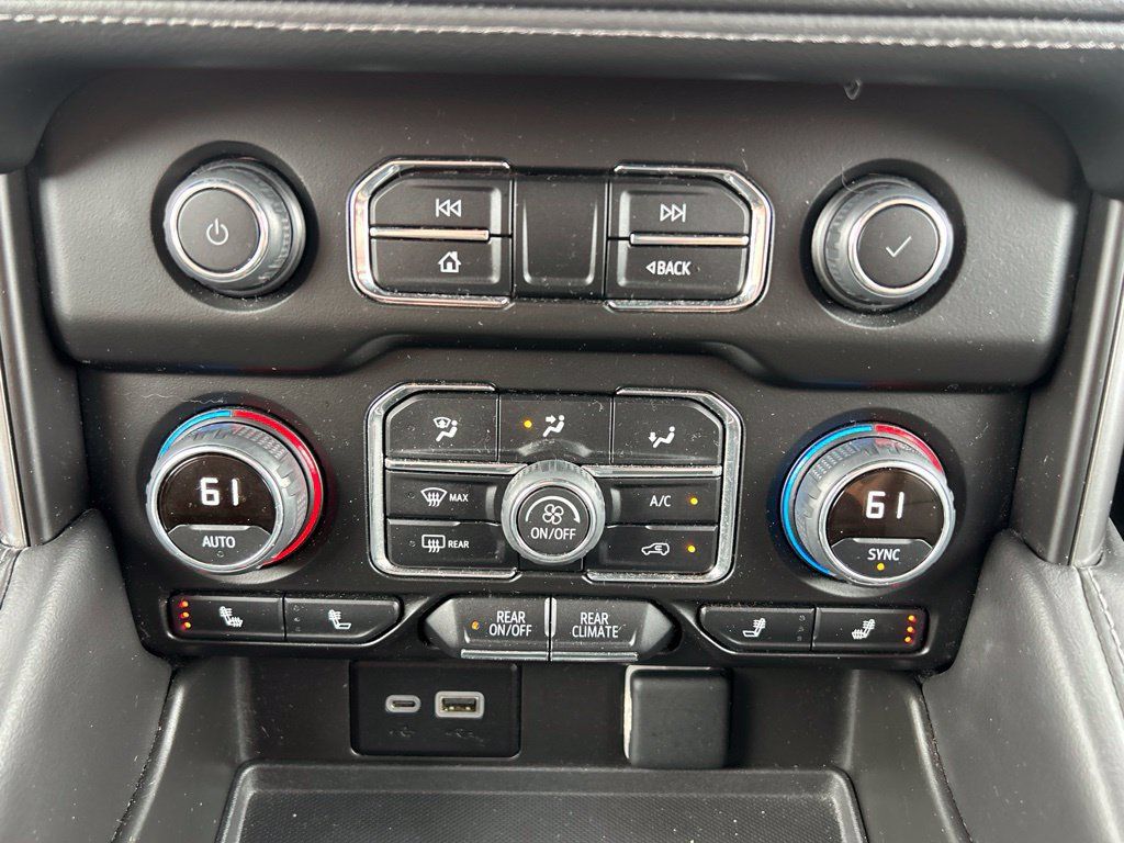 Used 2024 Chevrolet Suburban LT AWD/4WD image 29