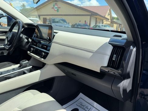 Used 2022 Nissan Pathfinder SV AWD/4WD image 21
