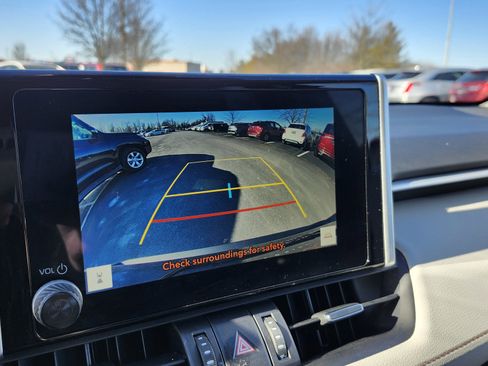 Used 2023 Toyota RAV4 XLE Premium image 5