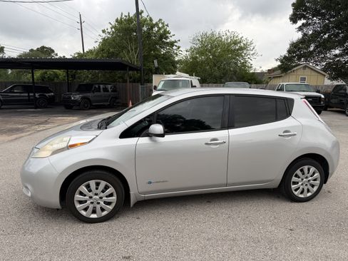 Used 2013 Nissan Leaf S w/ Charger Pkg FWD image 5