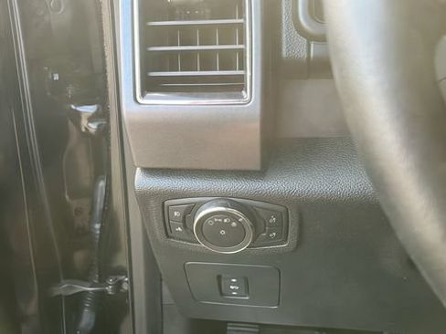 Used 2017 Ford F150 XLT w/ Equipment Group 302A Luxury AWD/4WD image 8