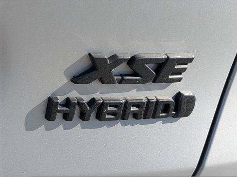 Used 2023 Toyota RAV4 XSE AWD/4WD image 9