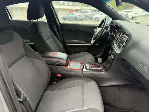 Used 2017 Dodge Charger SE RWD image 18