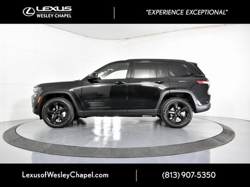 Used 2024 Jeep Grand Cherokee Limited w/ Black Appearance Package image 10
