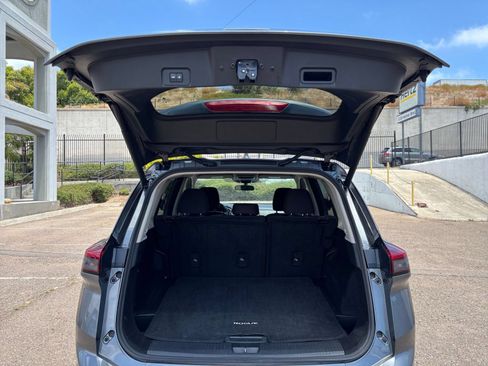 Used 2025 Nissan Rogue SV AWD/4WD image 33