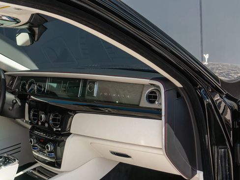 Used 2024 Rolls-Royce Phantom Sedan w/ The Phantom Package RWD image 76