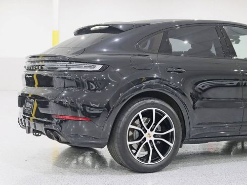 Used 2024 Porsche Cayenne Coupe AWD/4WD image 10