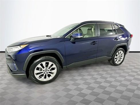 Used 2021 Toyota RAV4 XLE Premium image 4