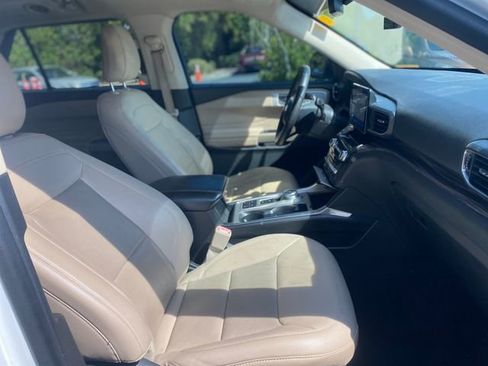 Used 2021 Ford Explorer Limited w/ Equipment Group 301A RWD image 8