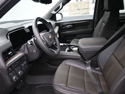 New 2026 Chevrolet Suburban High Country image 8