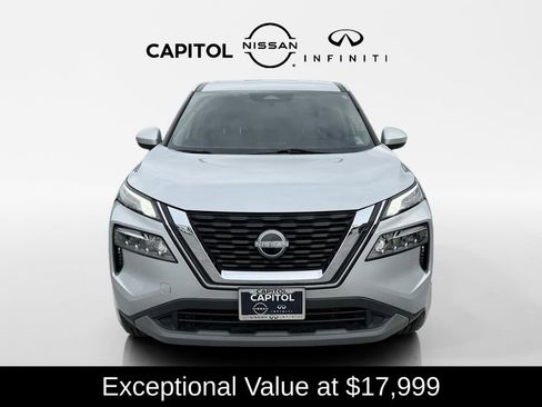Used 2023 Nissan Rogue SV image 2