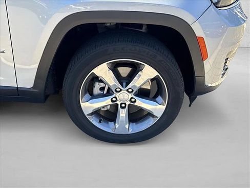 Used 2021 Jeep Grand Cherokee L Limited AWD/4WD image 10