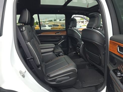 Used 2025 Jeep Grand Cherokee L Summit AWD/4WD image 59