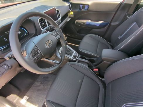 New 2025 Hyundai Venue Limited image 17