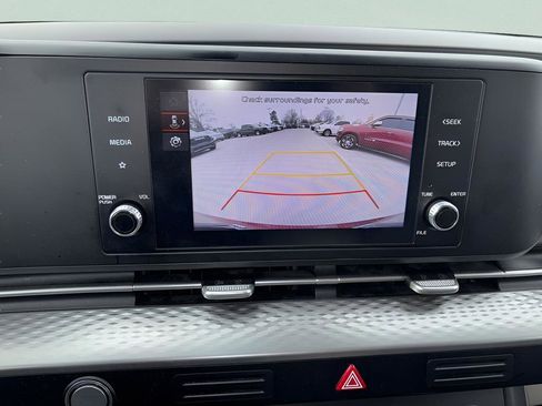 Used 2024 Kia Carnival LX image 23