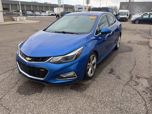 Used 2017 Chevrolet Cruze Premier FWD image 3
