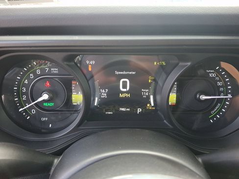 Used 2025 Jeep Wrangler Unlimited Sahara w/ Safety Group image 19