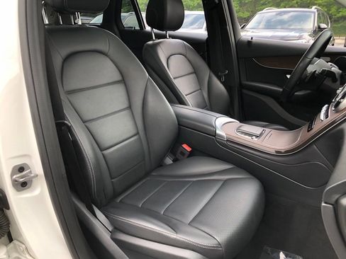 Used 2022 Mercedes-Benz GLC 300 4MATIC w/ Premium Package Lite image 30