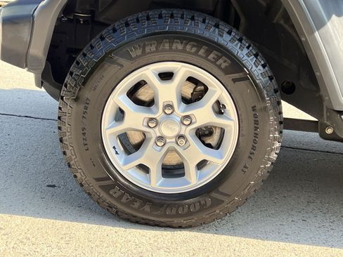 Used 2020 Jeep Wrangler Sport AWD/4WD image 14