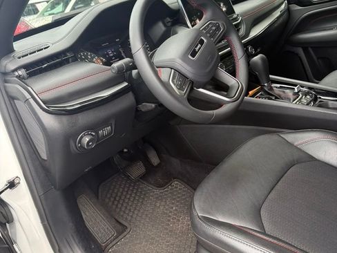 Used 2025 Jeep Compass Trailhawk AWD/4WD image 5