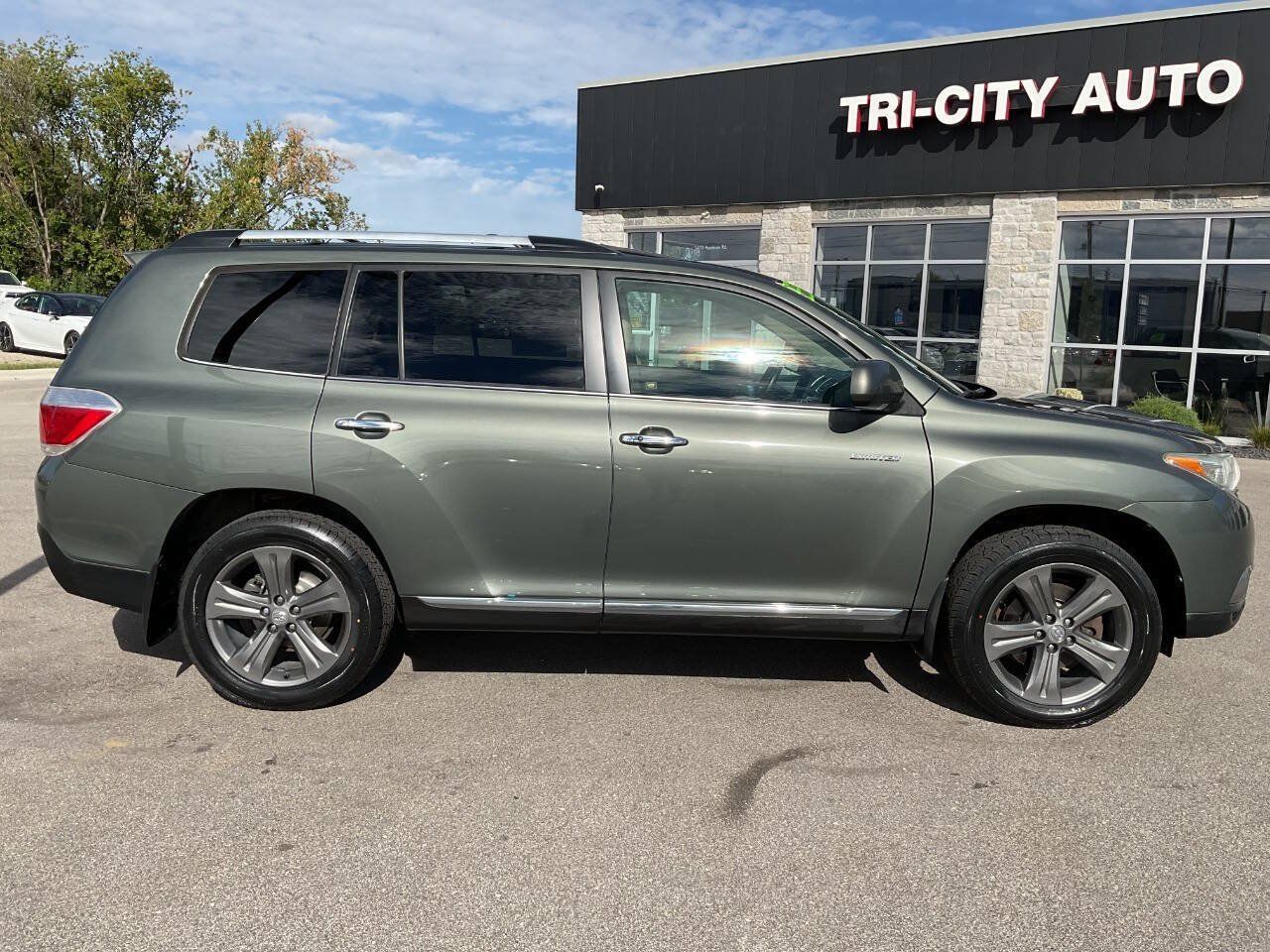 Used 2013 Toyota Highlander Limited AWD/4WD image 9