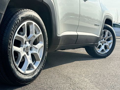 Used 2015 Jeep Renegade Latitude image 15