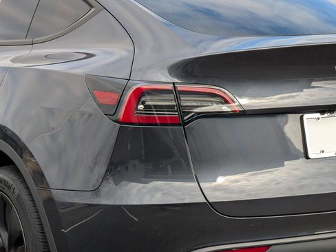 Used 2025 Tesla Model Y Long Range image 13