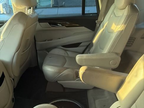 Used 2020 Cadillac Escalade Luxury image 13
